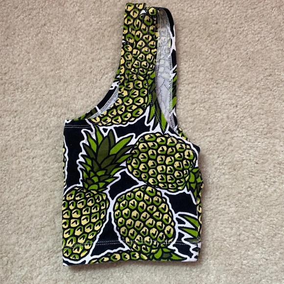 *4/$24* H&M Pineapple Crop Top - Picture 5 of 7